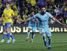 比达尔倒钩绝杀,巴塞罗那再度擒敌视频